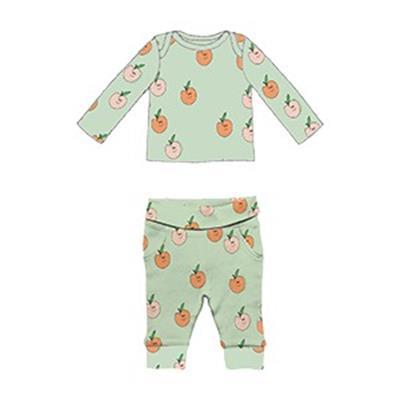 Футболка с брюками