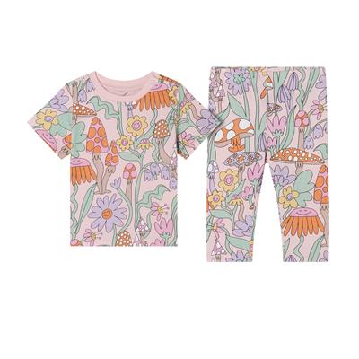 Футболка с брюками