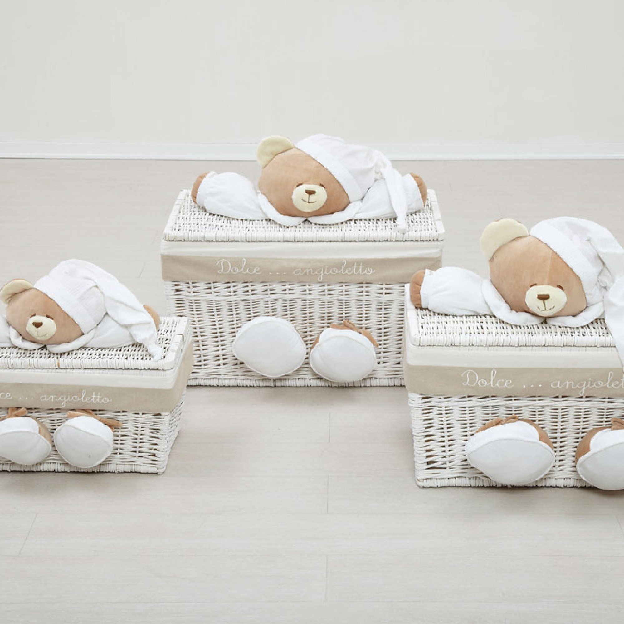 Набор из 3 игрушечных сундучков с мешком