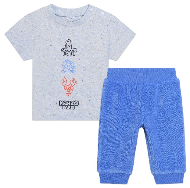 Футболка с брюками