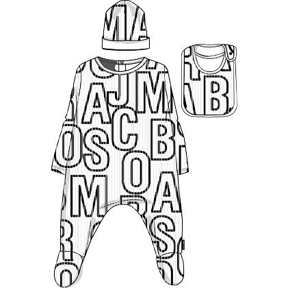 Комбинезон, шапка и слюнявчик