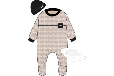 Комбинезон, шапка в упаковке