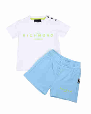 Футболка с шортами