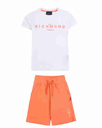 Футболка с шортами