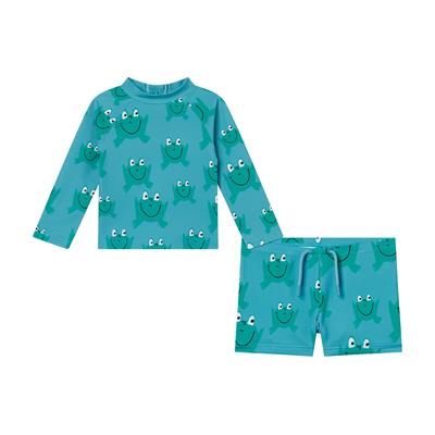 Футболка с шортами для плавания