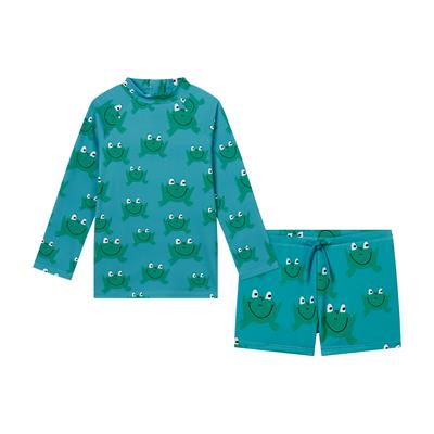 Футболка с шортами для плавания