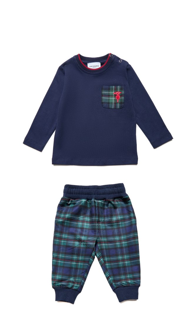 Костюм (футболка, брюки)