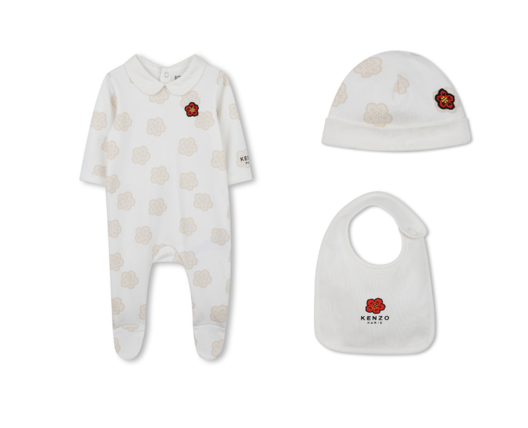 Комбинезон, шапка, слюнявчик в упаковке