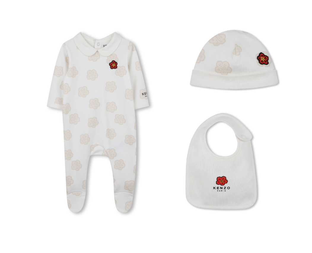 Комбинезон, шапка, слюнявчик в упаковке