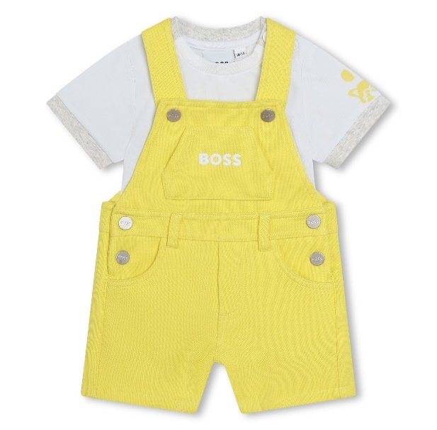 Комбинезон на лямках и футболка